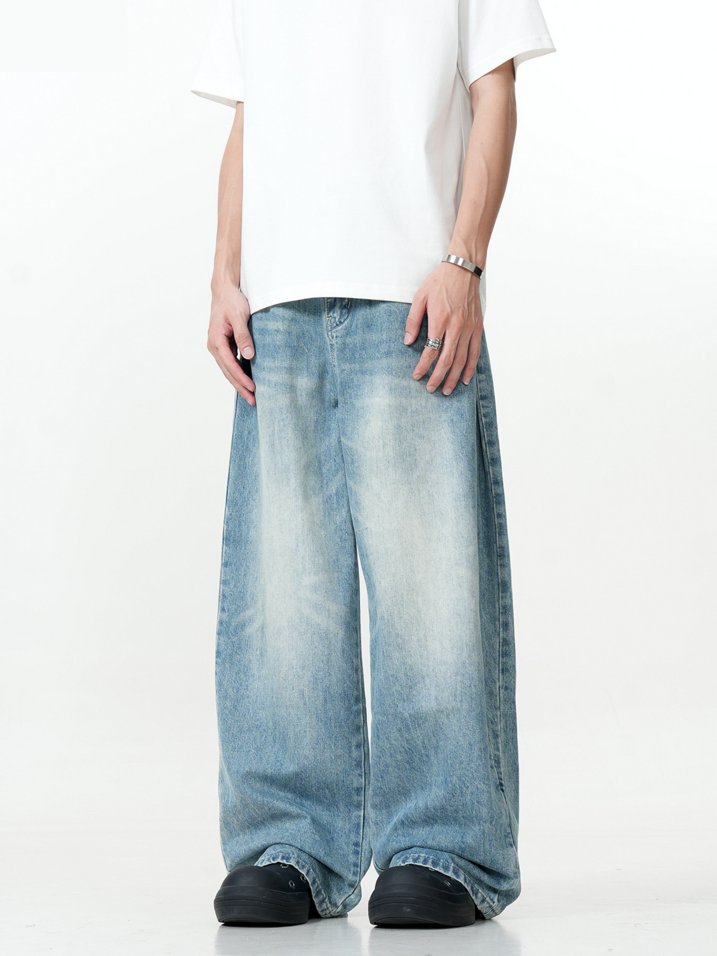 HORIZON FADED SUPER WIDE-LEG JEANS