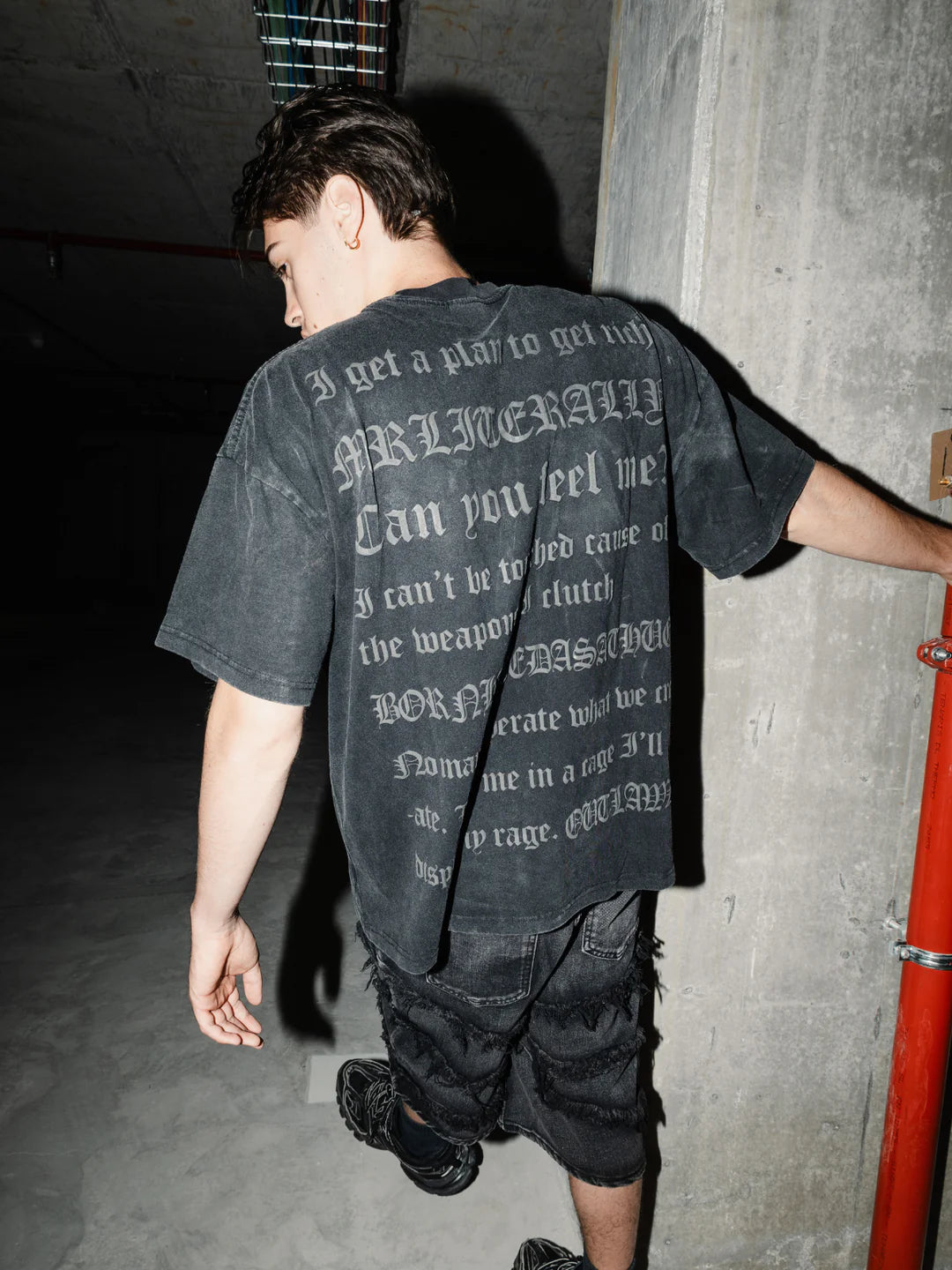 ACONITE DISTRESSED OVERSIZED TEE