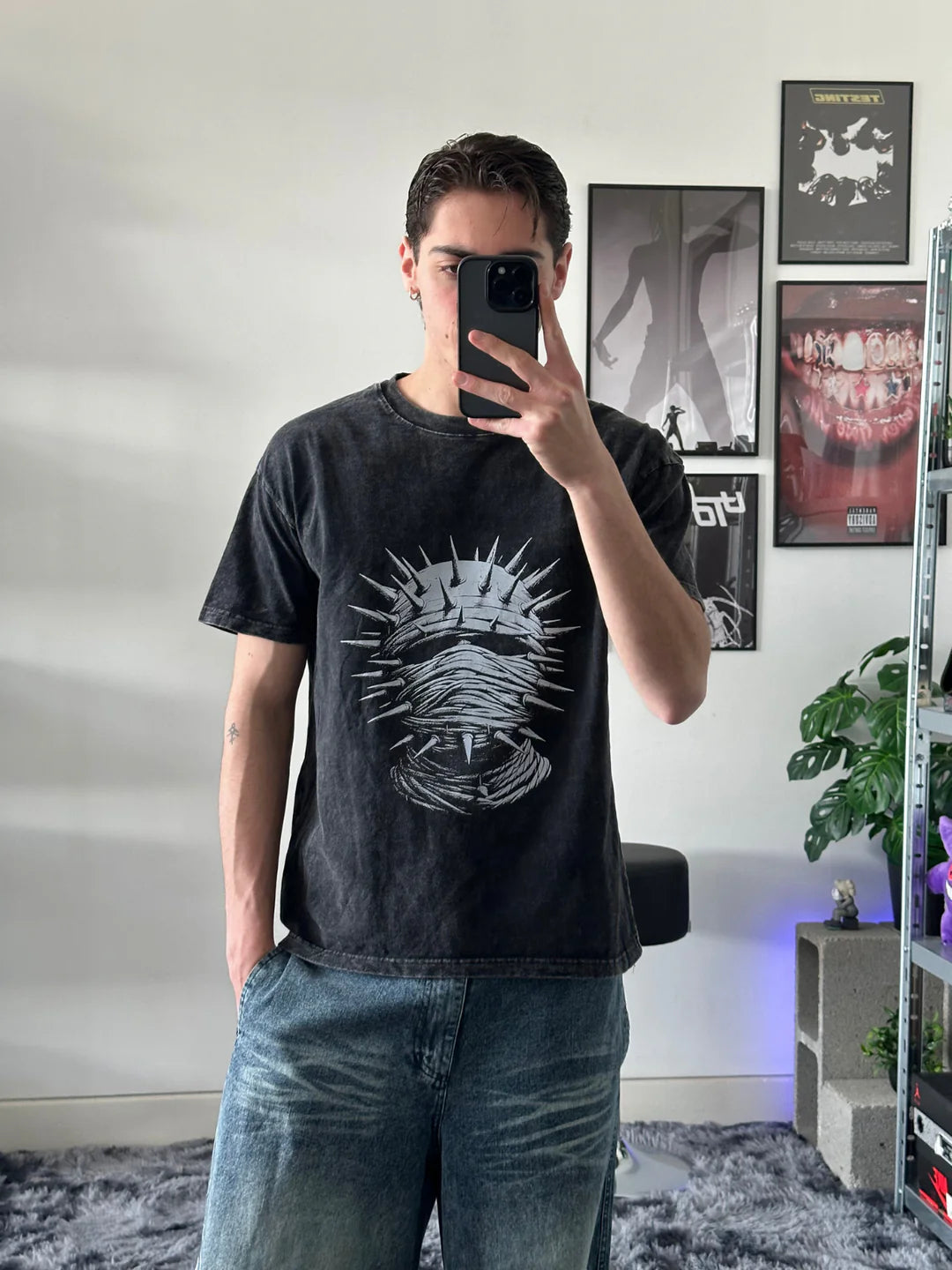 SPIKE GRAPHIC OVERSIZED TEE