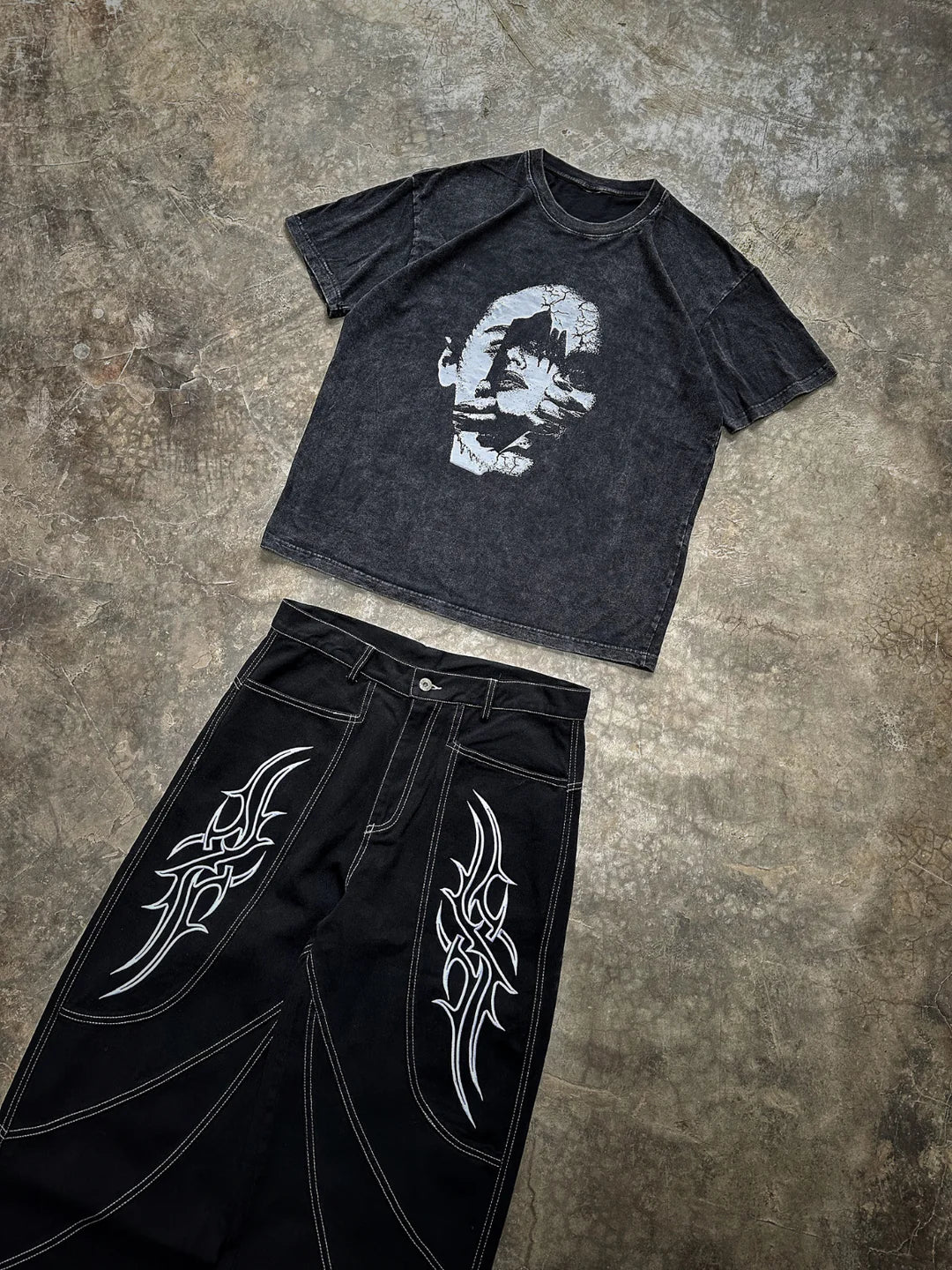 VISAGE GRAPHIC OVERSIZED TEE