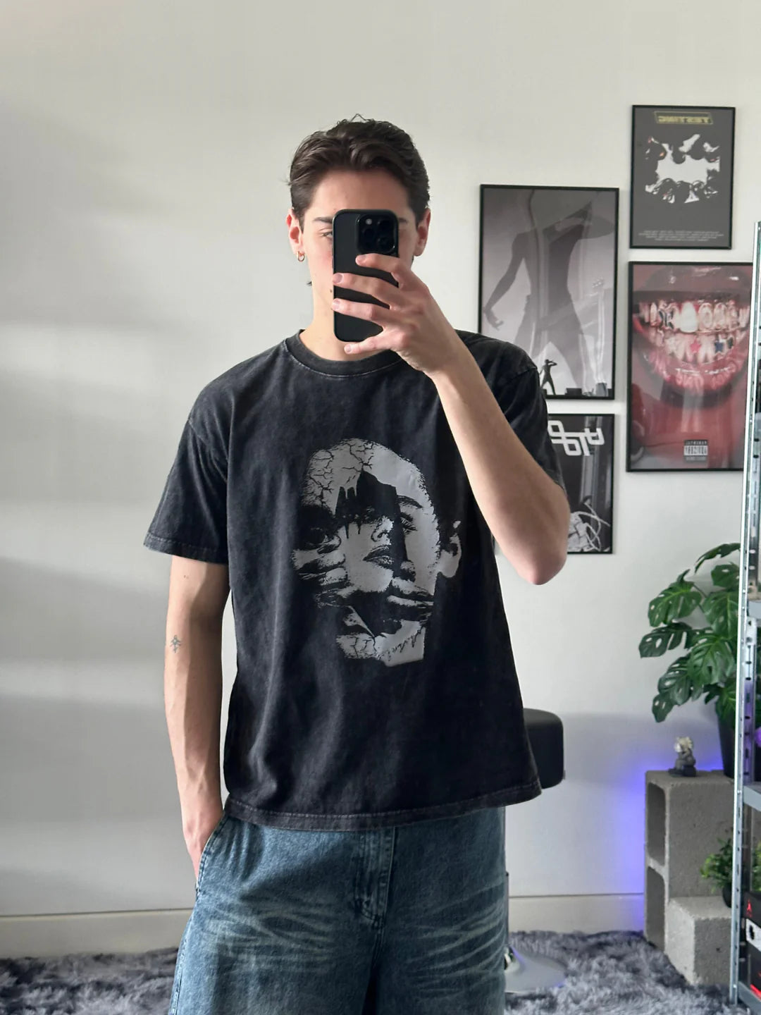 VISAGE GRAPHIC OVERSIZED TEE