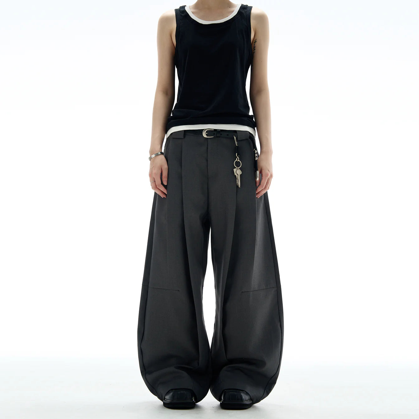 THE WIDE PLEATED SUIT PANTS