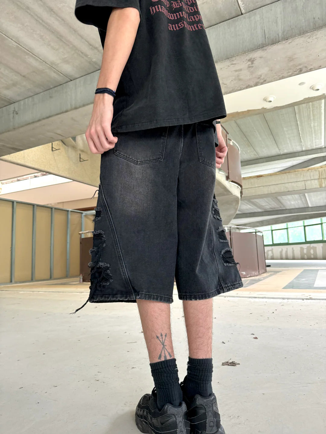 RAVAGE DISTRESSED BLACK JORTS