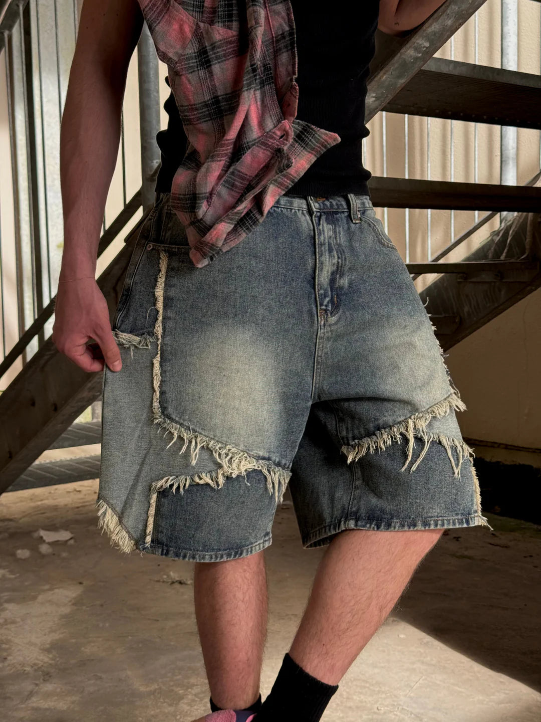 FRACTURE DISTRESSED DENIM JORTS